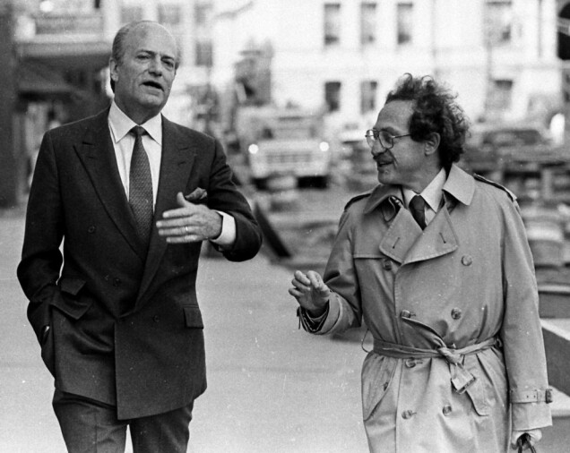 Claus Von Bülow skaffade sig det bästa försvar pengar kunde köpa för att bestrida anklagelserna. Claus Von Bülow skaffade sig det bästa försvar pengar kunde köpa för att bestrida anklagelserna.