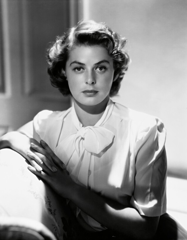 Ingrid Bergman låter sig fotograferas 1946. Ingrid Bergman låter sig fotograferas 1946.