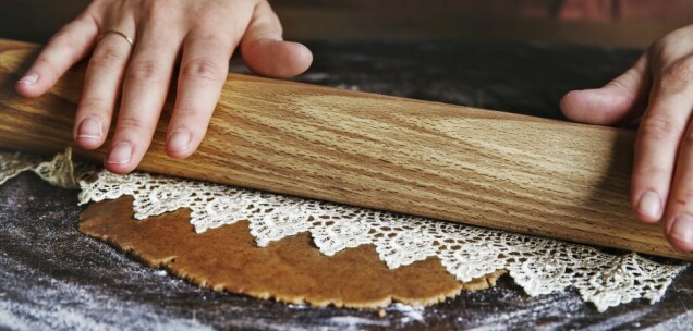 Sött med spets: Så gör du fina mönster på pepparkakorna