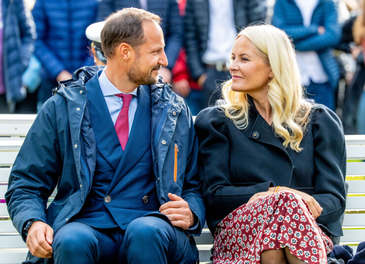Fint att hon hade Haakon vid sin sida. Fint att hon hade Haakon vid sin sida.