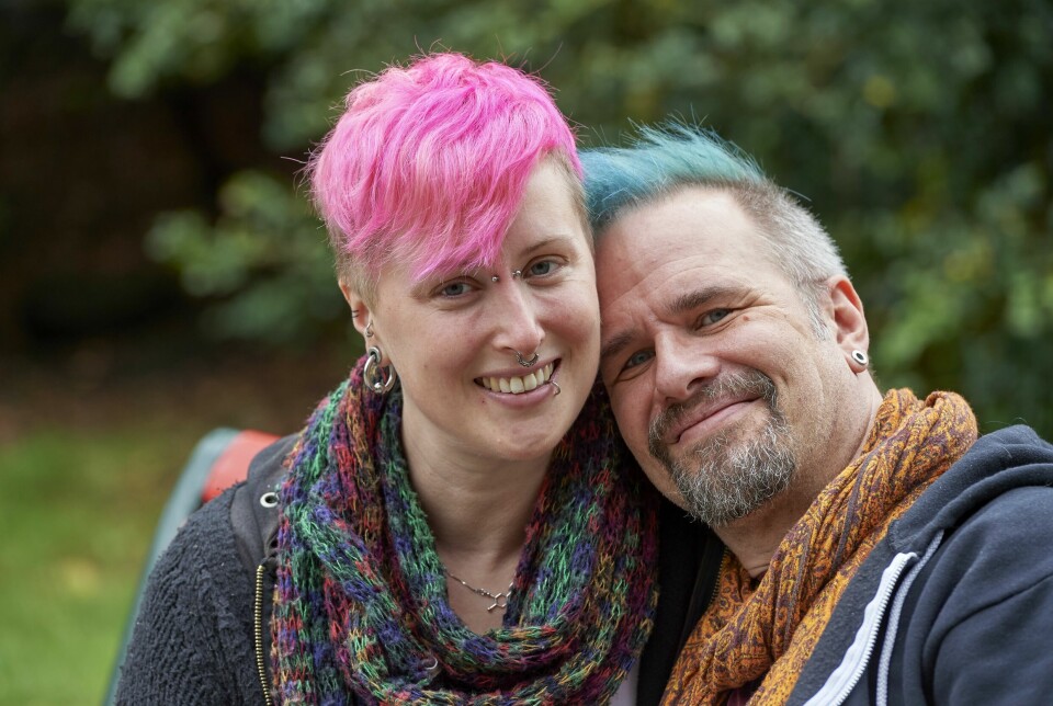 Både Anna och Patrik har andra fasta kärleksrelationer och de är öppna om sitt sätt att leva. Både Anna och Patrik har andra fasta kärleksrelationer och de är öppna om sitt sätt att leva.