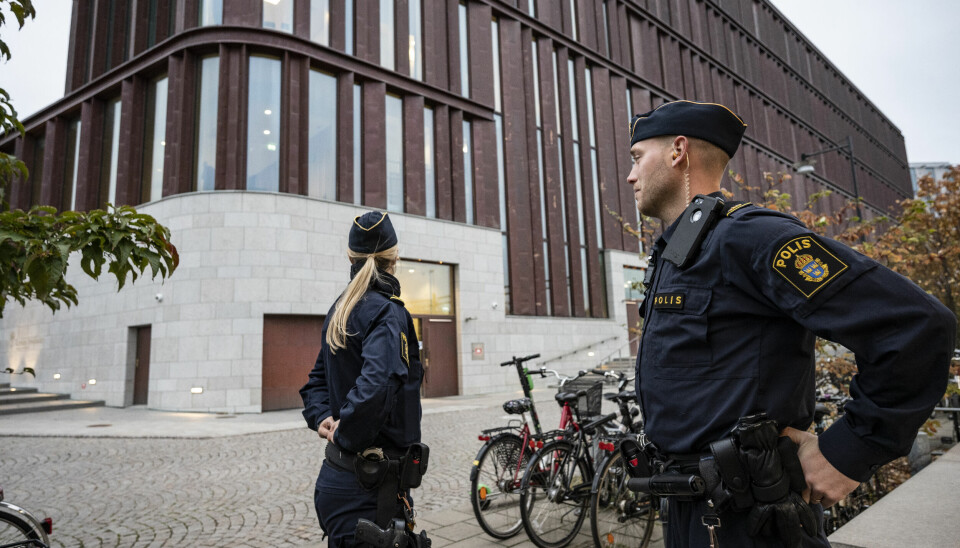 Polis på plats vid tingsrätten i Lund då rättegången mot den 15-åring som misstänks för skolattacken på Källebergsskolan i Eslöv. Polis på plats vid tingsrätten i Lund då rättegången mot den 15-åring som misstänks för skolattacken på Källebergsskolan i Eslöv.