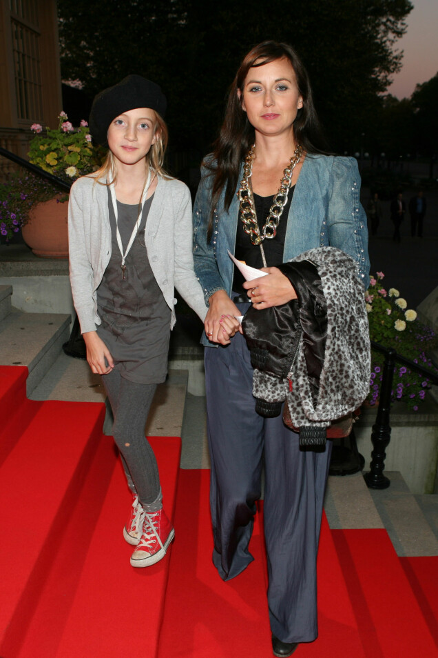 Ett par år senare, 2011, gick Olga på show med sin mamma. Ett par år senare, 2011, gick Olga på show med sin mamma.