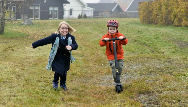 Jennie och sonen Erik är båda kortväxta och två av tre i världen med den sällsynta diagnosen. Jennie och sonen Erik är båda kortväxta och två av tre i världen med den sällsynta diagnosen.