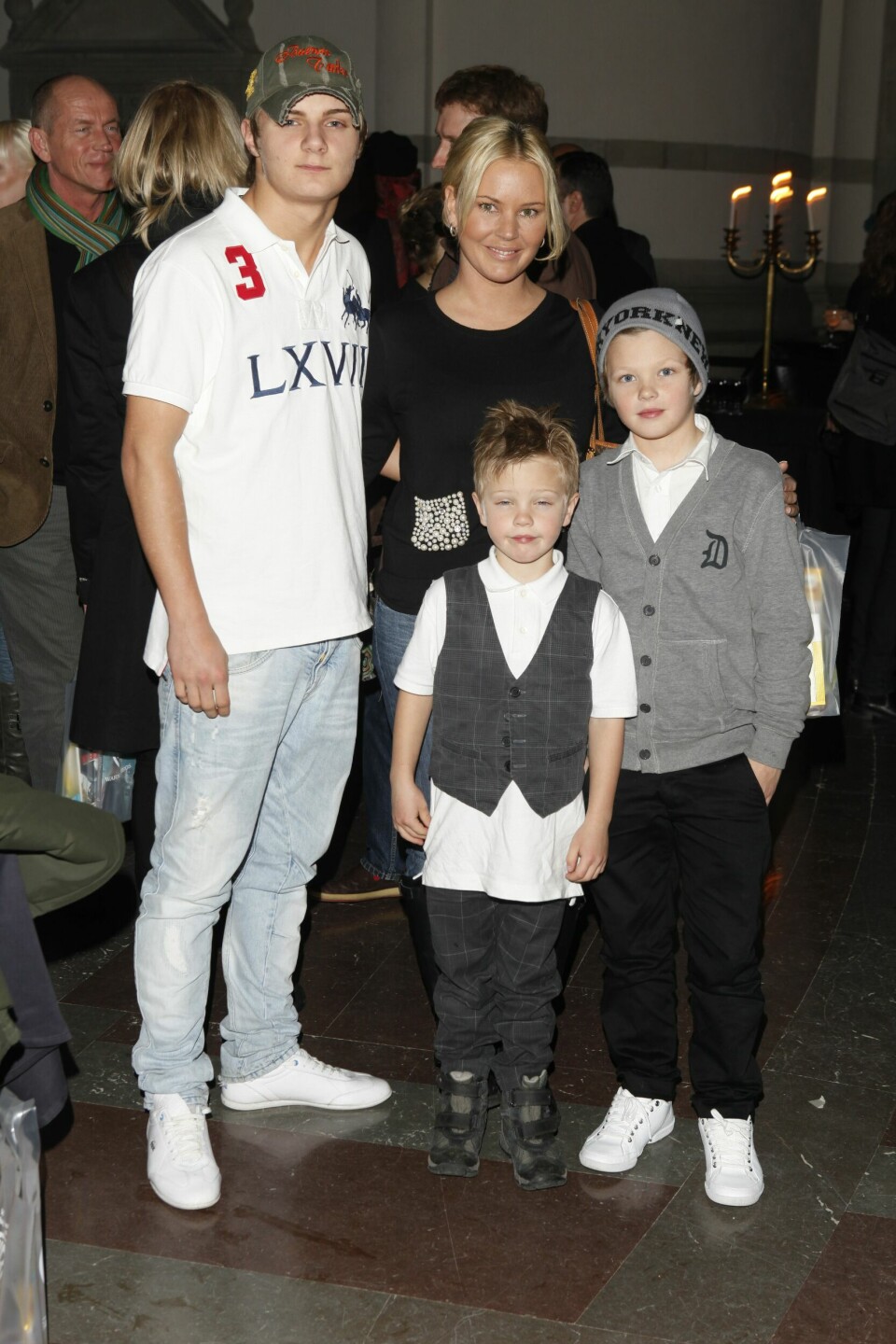 Magdalena Graaf med sönerna Isak, Tristan och Lancelot på filmpremiär i Stockholm 2010. Magdalena Graaf med sönerna Isak, Tristan och Lancelot på filmpremiär i Stockholm 2010.