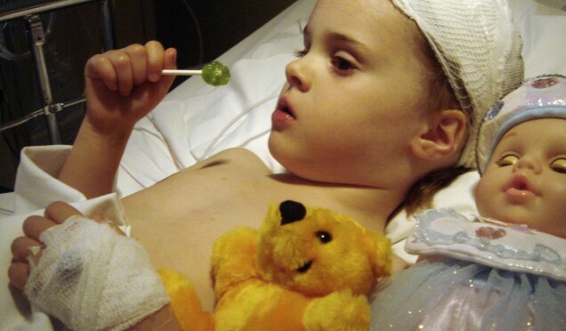 På grund av biverkningar av cancerbehandlingarna behövde Leia regelbunden sjukhusvård. På grund av biverkningar av cancerbehandlingarna behövde Leia regelbunden sjukhusvård.