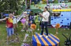 Festligt värre blev det när prins Daniel hälsade på Alexander Hermansson, Dante Zia och Björne i SVT:s Sommarlov.