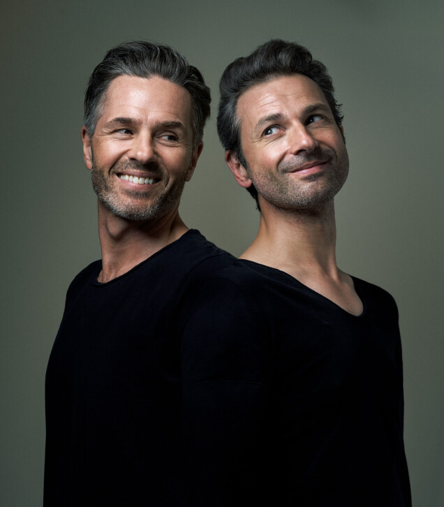 Peter och Ola har en del gemensamt, bland annat är de båda gifta och har två döttrar vardera. Peter och Ola har en del gemensamt, bland annat är de båda gifta och har två döttrar vardera.