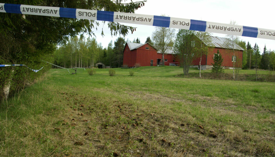 I maj 2005 mördades Tor Öberg och hans särbo Gerd Wiklund här på gården i Brattås. Mordet är ännu olöst men det finns dna-spår efter gärningsmannen/männen. I maj 2005 mördades Tor Öberg och hans särbo Gerd Wiklund här på gården i Brattås. Mordet är ännu olöst men det finns dna-spår efter gärningsmannen/männen.
