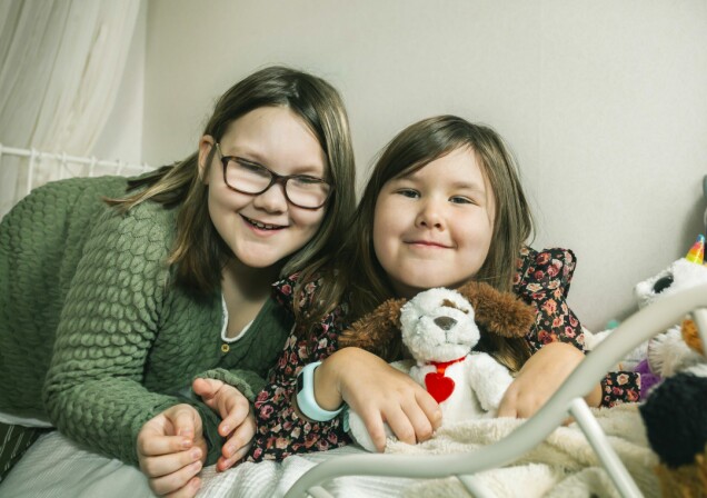 Emma (t.v.) har add, och Elly har adhd, autism, svår dyslexi och skenande tal. Emma (t.v.) har add, och Elly har adhd, autism, svår dyslexi och skenande tal.