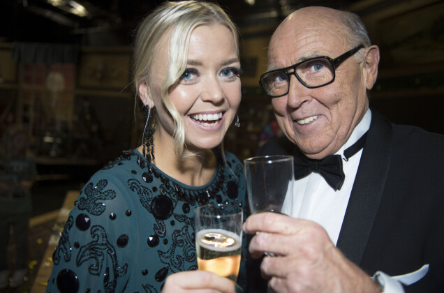 Ingvar Oldsberg med yngsta dottern Viktoria. Ingvar Oldsberg med yngsta dottern Viktoria.