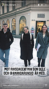 Mot riksdagen! Sveriges socialminister på väg till jobbet utan peruk.