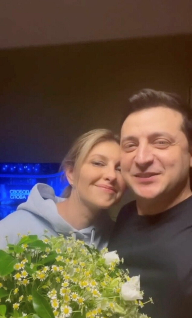 Volodymyr Zelenskyj och hans fru Olena Zelenska på Alla hjärtans dag år 2022, bara tio dagar innan kriget bryter ut i Ukraina. Volodymyr Zelenskyj och hans fru Olena Zelenska på Alla hjärtans dag år 2022, bara tio dagar innan kriget bryter ut i Ukraina.