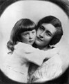 Agatha Christie med dottern Rosalind.