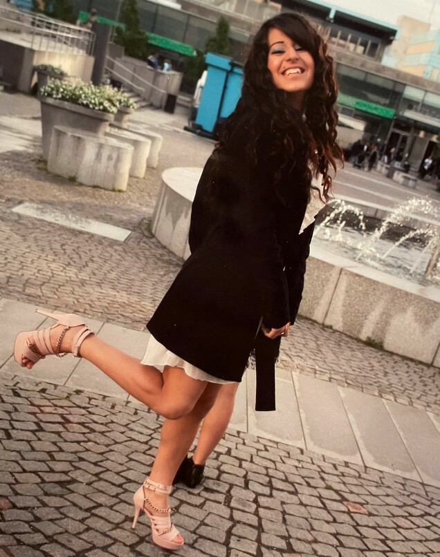 Som tonåring blev hon en värstingtjej och kallades bitch. Som tonåring blev hon en värstingtjej och kallades bitch.