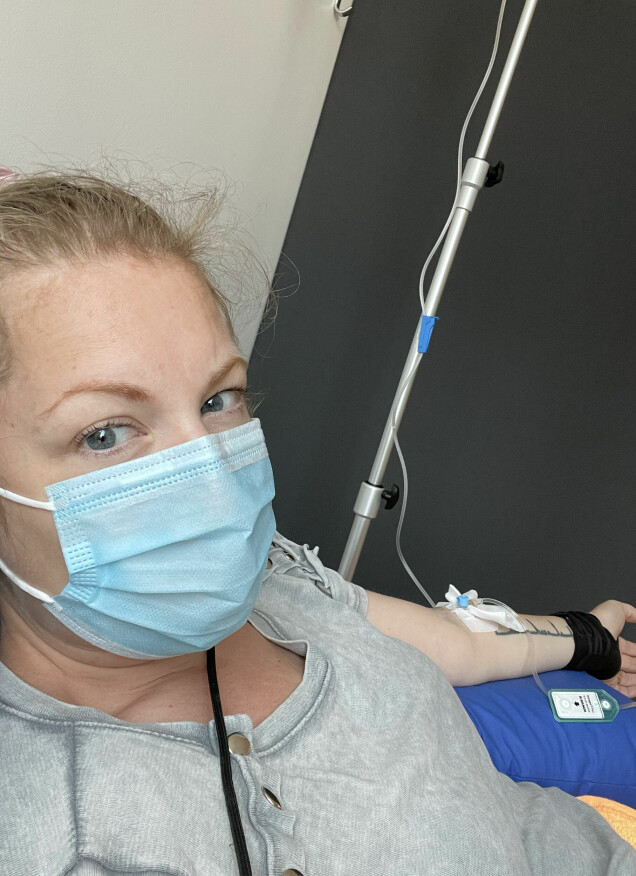 Lina får cellgiftsbehandling för sin reumatologi. Lina får cellgiftsbehandling för sin reumatologi.