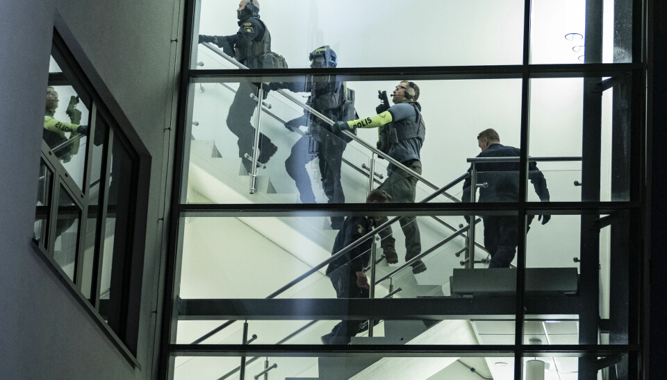 Polisens insatsstyrka efter larm om grovt våld på Latinskolan i Malmö Polisens insatsstyrka efter larm om grovt våld på Latinskolan i Malmö