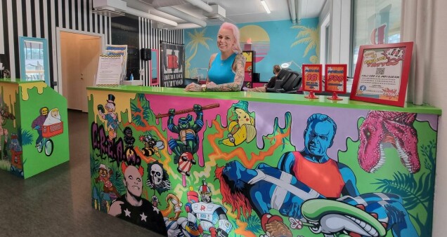 Sandra har fyllt tatueringsstudions kunddisk med retromotiv från barndomen. Sandra har fyllt tatueringsstudions kunddisk med retromotiv från barndomen.