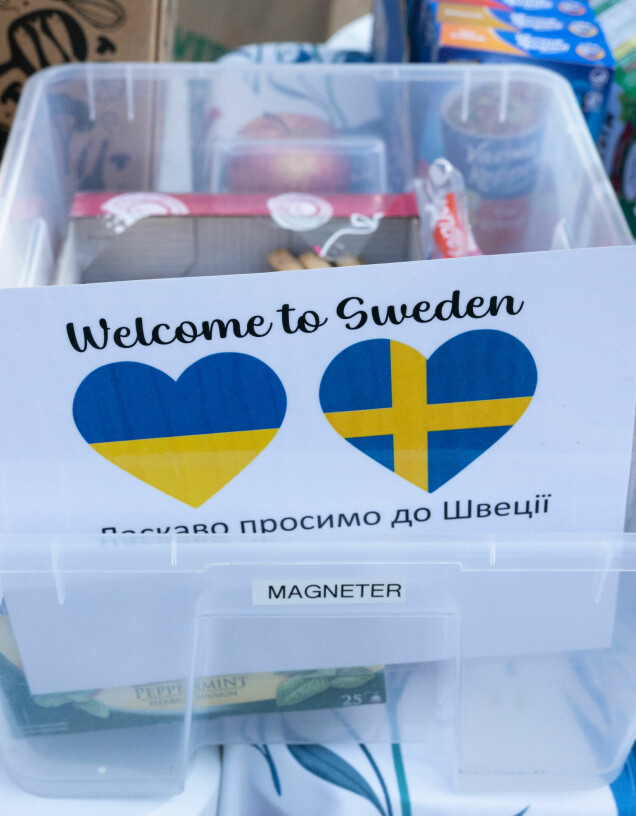 Men småkakor och hjärtan hälsas ukrainarna välkomna till Sverige. Men småkakor och hjärtan hälsas ukrainarna välkomna till Sverige.