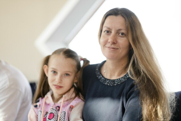 Annas man, Valeriias pappa, blev tvungen att stanna kvar i Ukraina och försvara landet. Annas man, Valeriias pappa, blev tvungen att stanna kvar i Ukraina och försvara landet.