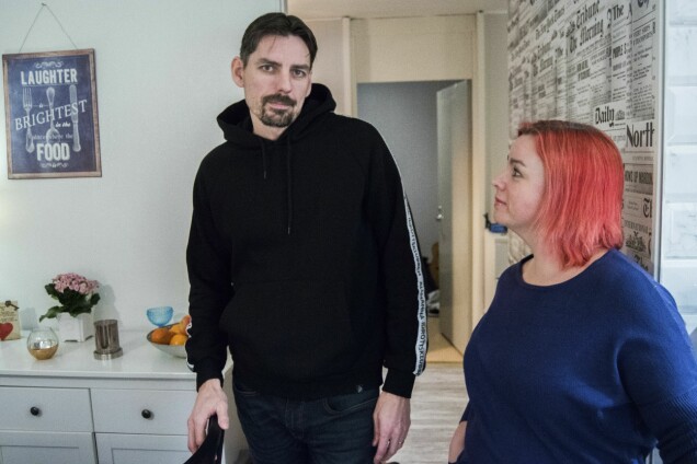 Både Tommy och Lisa trivs bra i lägenhet och har inga planer på att flytta till hus. Både Tommy och Lisa trivs bra i lägenhet och har inga planer på att flytta till hus.