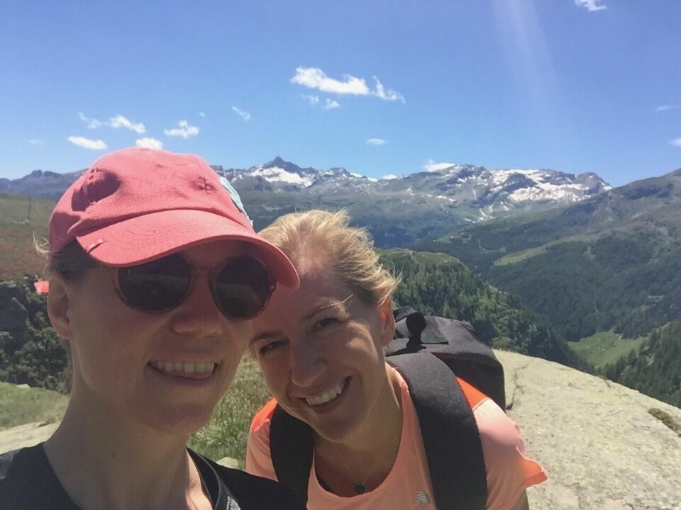 Jag och mitt resesällskap Linda Perdin på en av höjderna vid Montespluga. Jag och mitt resesällskap Linda Perdin på en av höjderna vid Montespluga.