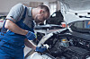 Män lägger mer tid på att exempelvis reparera bilden, än vad kvinnor gör.