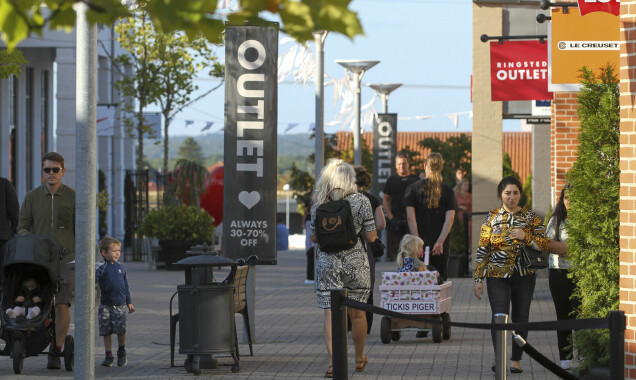 48 märkesbutiker och tre restauranger finns i Ringsted outletstad. 48 märkesbutiker och tre restauranger finns i Ringsted outletstad.