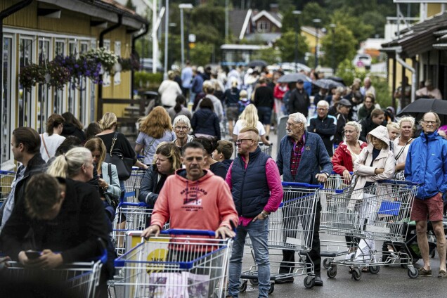 Kö till varuhuset Gekås i Ullared. Kö till varuhuset Gekås i Ullared.