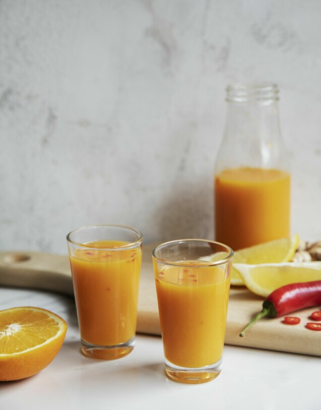 Hälsoshot på chili, ingefära och citrus. Hälsoshot på chili, ingefära och citrus.