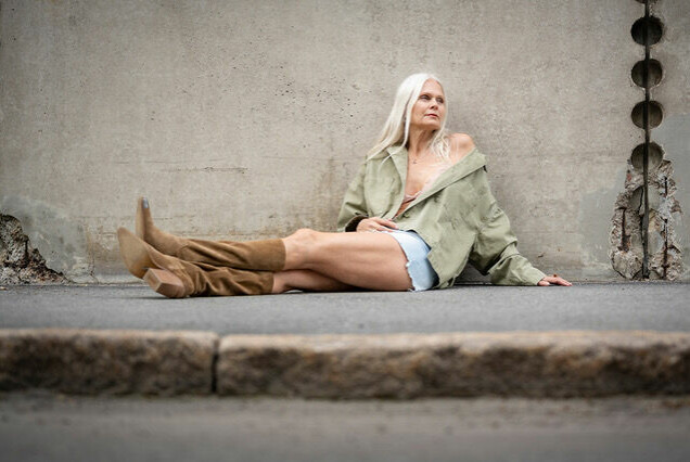 Shama Persson blev modell efter 50. Shama Persson blev modell efter 50.