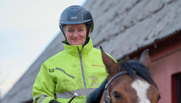 Carina Johansson på hästryggen. Carina Johansson på hästryggen.