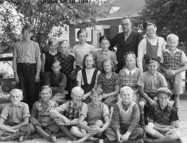 Bo Johansson började i första klass för 80 år sedan. Bilden togs 1947, Bo står i bakre ledet, andra från vänster. Bo Johansson började i första klass för 80 år sedan. Bilden togs 1947, Bo står i bakre ledet, andra från vänster.