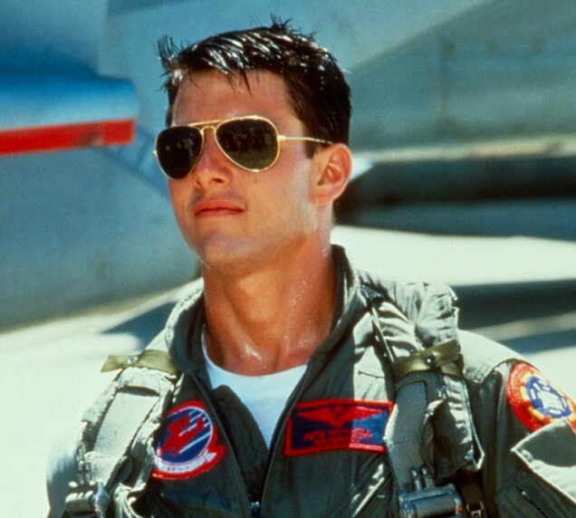 Tom Cruise med pilotbågar i filmen Top Gun 1986. Tom Cruise med pilotbågar i filmen Top Gun 1986.