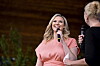 Sanna Nielsen är återigen programledare för Allsång på Skansen.