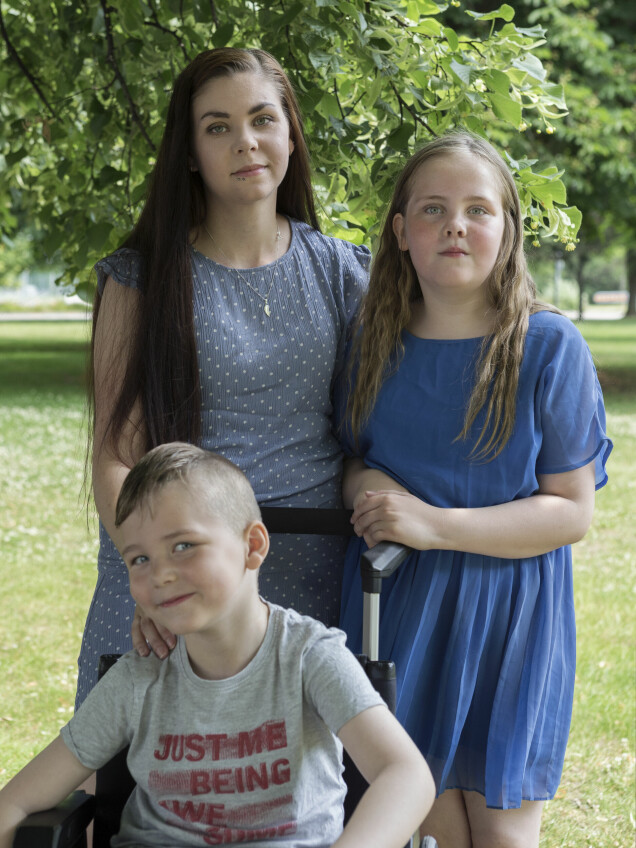 Jenny Larsson med de två äldsta barnen. Jenny Larsson med de två äldsta barnen.