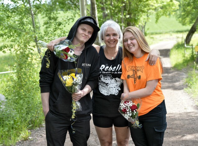 Victors hjältinnor får blommor av allas.se's reporter. Victors hjältinnor får blommor av allas.se's reporter.