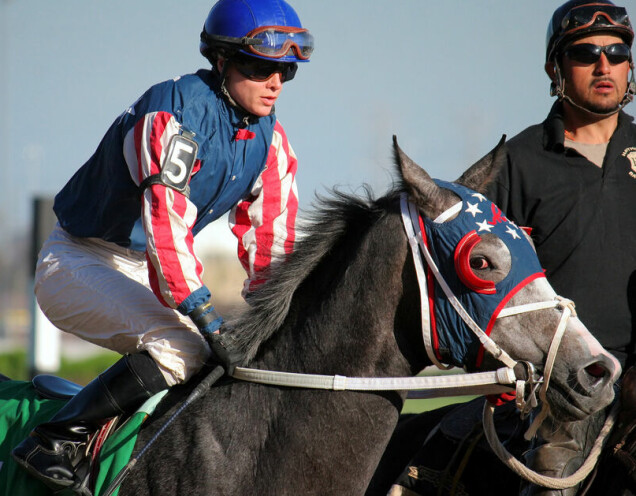 Inez tog 468 segrar som jockey. Inez tog 468 segrar som jockey.