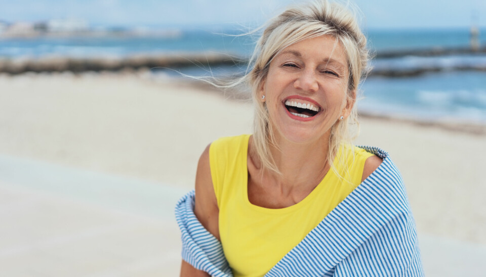Se positivt på livet, skratta mycket – och var gärna lite fåfäng, råder professorn. Bild: Shutterstock/TT Se positivt på livet, skratta mycket – och var gärna lite fåfäng, råder professorn. Bild: Shutterstock/TT