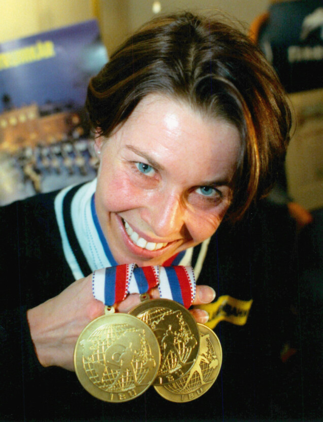 Magdalena Forsberg med sina medaljer från skidskytte-VM i Brezno i Slovakien 1997 – två guld och ett brons. Magdalena Forsberg med sina medaljer från skidskytte-VM i Brezno i Slovakien 1997 – två guld och ett brons.