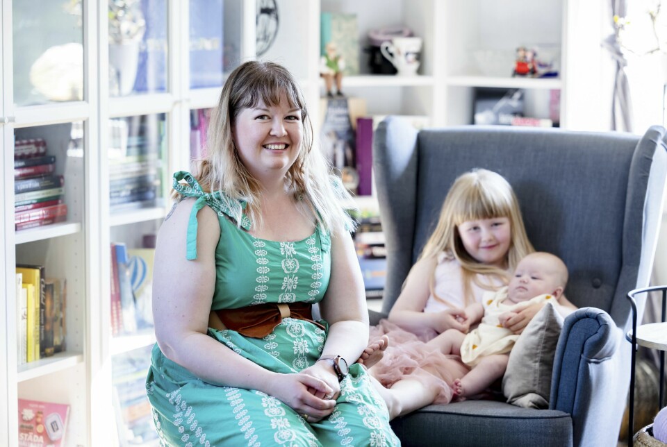 Julia lider av kräkningssyndrom: 'Jag spyr och spyr i en vecka'