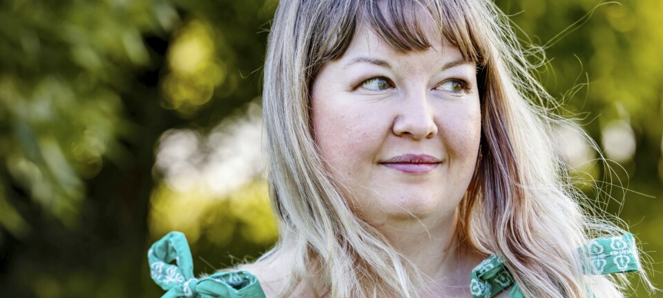 Julia lider av kräkningssyndrom: 'Jag spyr och spyr i en vecka'