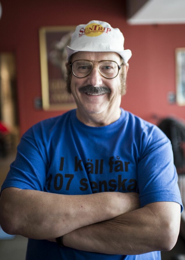 Sven Melander medverkade både i filmen och musikalen Sällskapsresan. Sven Melander medverkade både i filmen och musikalen Sällskapsresan.