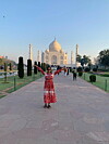 Emma har besökt Indien tillsammans med sin familj och här står hon framför Taj Mahal.