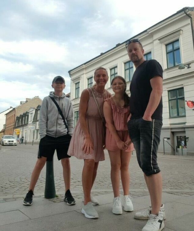 Utan stödet från sin familj tror inte Pia att hon hade klarat sig lika bra under sin sjukdomsperiod. Här tillsammans med sonen Jack, dottern Julia och maken Magnus. Utan stödet från sin familj tror inte Pia att hon hade klarat sig lika bra under sin sjukdomsperiod. Här tillsammans med sonen Jack, dottern Julia och maken Magnus.