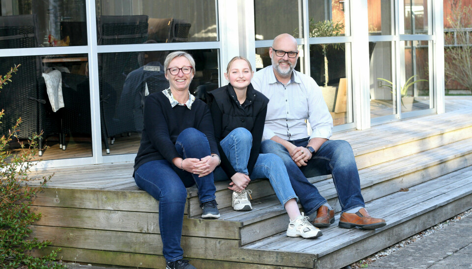 Moa och hennes föräldrar kan känna en närvaro av Julia i huset. Moa och hennes föräldrar kan känna en närvaro av Julia i huset.