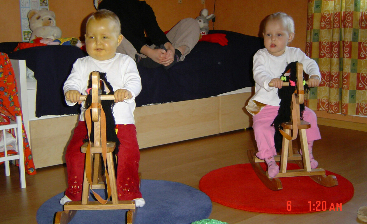 – Jag minns inget från denna tiden, men jag har ju hört om det många gånger, säger Moa. – Jag minns inget från denna tiden, men jag har ju hört om det många gånger, säger Moa.
