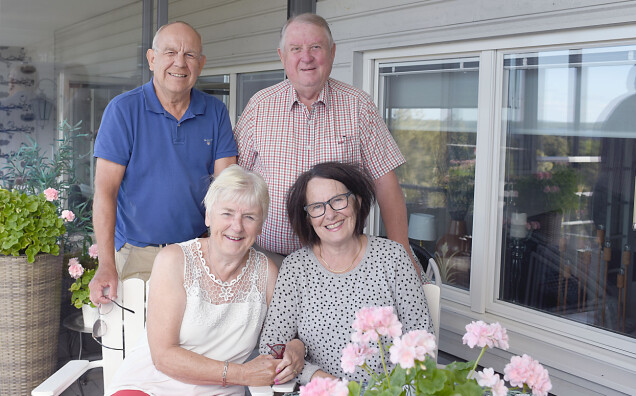 Britt Inger och Jan från Oskarshamn firade sin 50-åriga bröllopsdag i Luleå tillsammans med Britt-Inger och hennes man Gösta.Click to add image caption Britt Inger och Jan från Oskarshamn firade sin 50-åriga bröllopsdag i Luleå tillsammans med Britt-Inger och hennes man Gösta.Click to add image caption