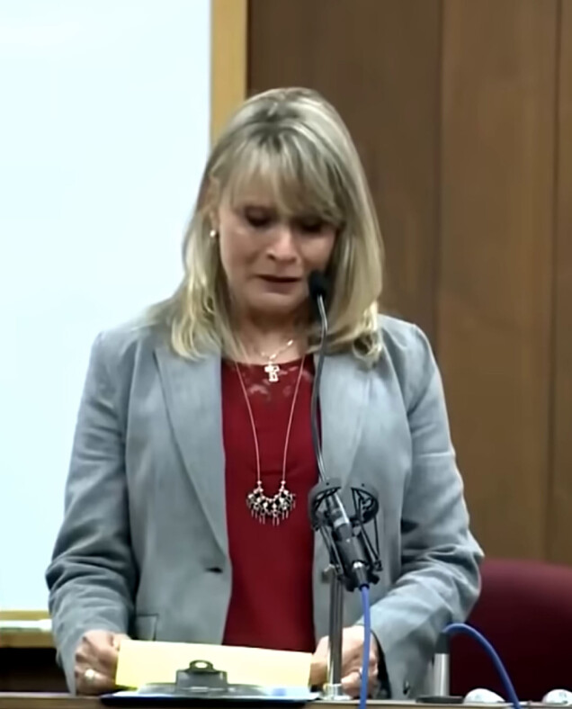 Vid den nya rättegången fick Clare vittna igen. Vid den nya rättegången fick Clare vittna igen.