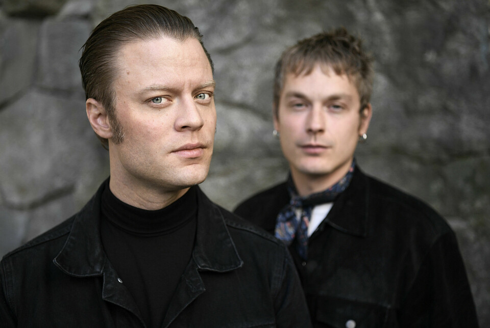 Björn Dixgård och Jens Siverstedt i Mando Diao. Björn Dixgård och Jens Siverstedt i Mando Diao.